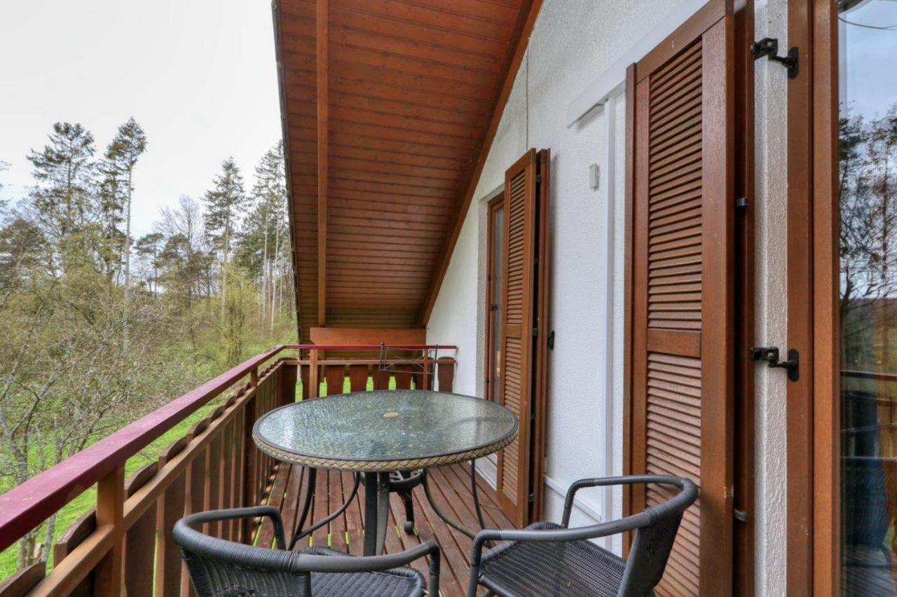 Seepark Kirchheim Ferienhaus Bei Zeta Mit Sauna Bagian luar foto
